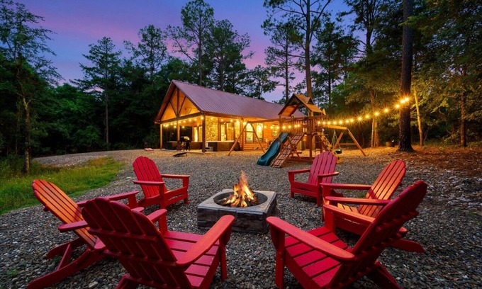 Hochatown Cabin | The White Buffalo Lodge · Nature's Playground | Hot Tub, Creek & Arcade Game