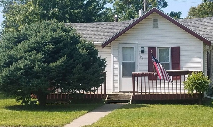 Sergeant Bluff House | The White House 3 Bedroom home in great location