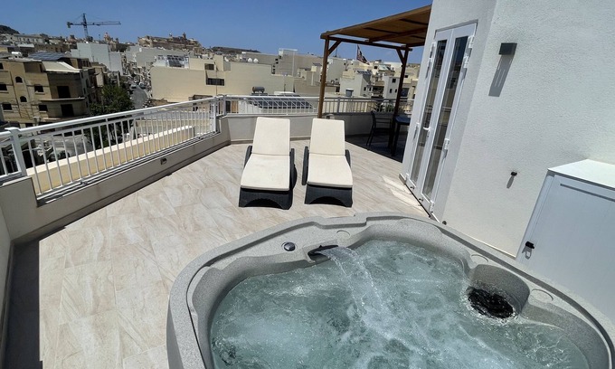 Victoria Apartment | The Willows Luxury Penthouse