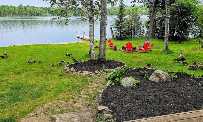 Lanark Highlands Cottage | The Wolf Den on White Lake!