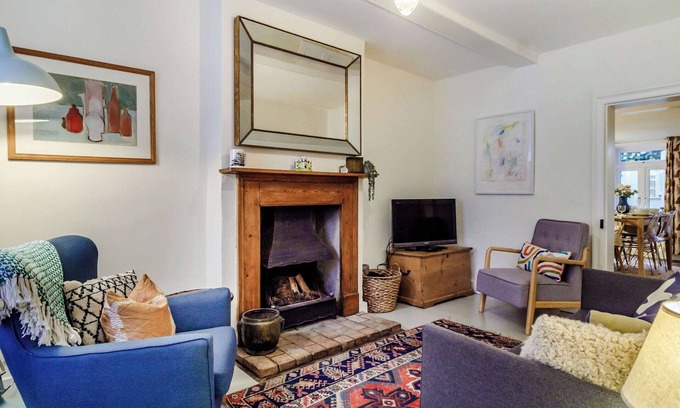 Framlingham Cottage | The Yellow Cottage On The Hill