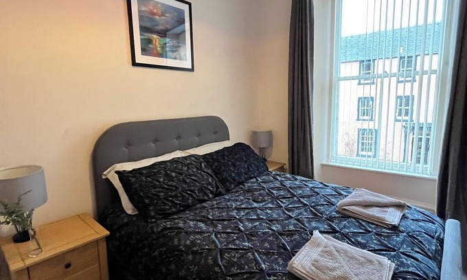 Jedburgh Apartment | @TheFlatInJed: Fully serviced 2 bedroom apartment in Jedburgh, sleeps 4.