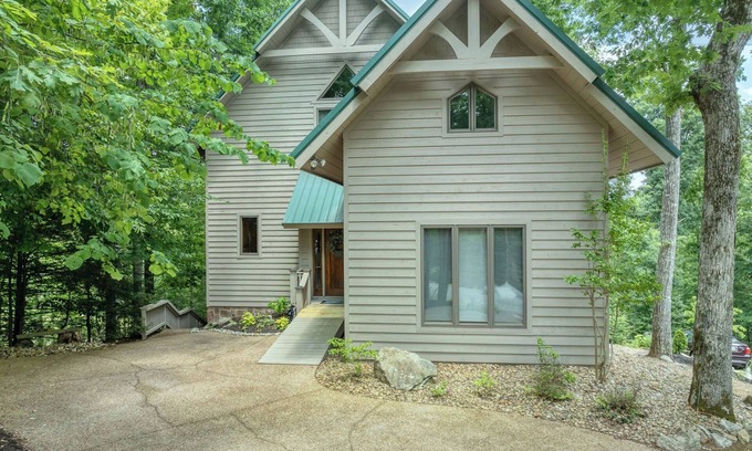 Townsend Cabin | This Amazing home has much to offer ,spacious rooms & and a hot-tub for relaxing