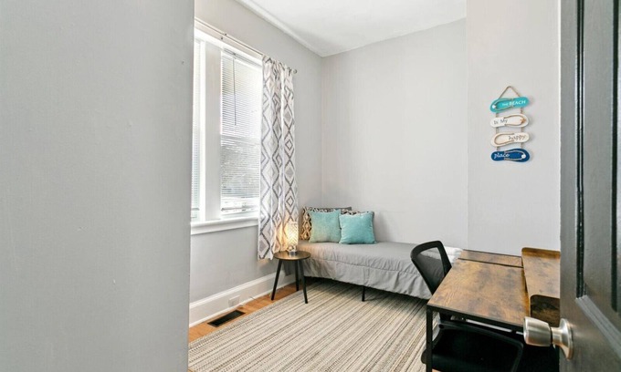 Newport News Apartment | This duplex is a 3 bedroom(s), 1 bathrooms, located in Newport News, VA.