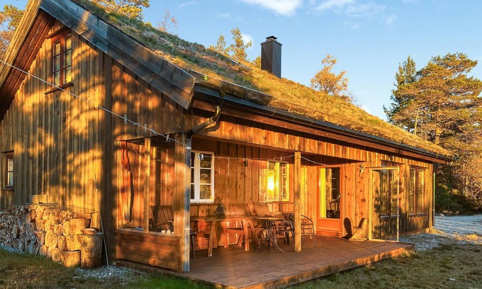 Øvre Ramse House | This high-quality vacation home welcomes you to Hillestadheia.