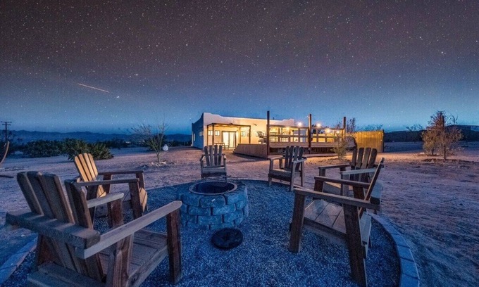 Joshua Tree House | This house is a 3 bedroom(s), 2 bathrooms, located in Joshua Tree, CA.