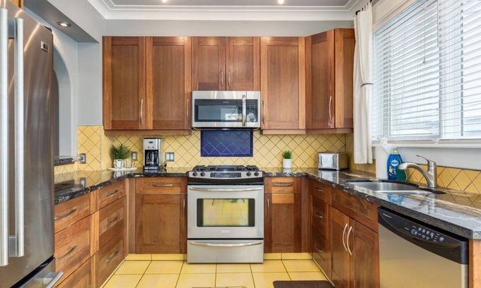 Bridgeland House | This house is a 3 bedroom(s), 2.5 bathrooms, located in Calgary, AB.