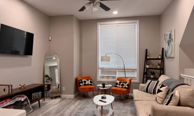 Columbus Square Condo | THIS IS THE ONE! Beautiful 2-BR 1.5 BA condo at PRIME downtown St. Louis!