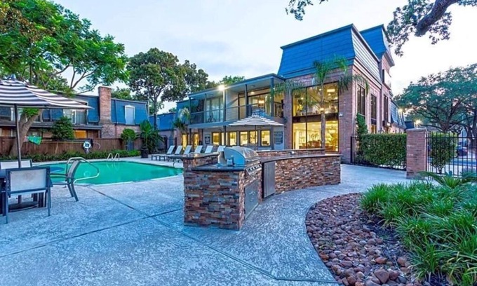 Houston Apartment | This location is for fun and excitement. 1 bedroom with 2 queen size beds