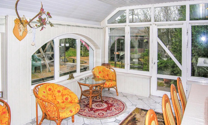 Brodnica Gorna House | This nice cottage is located in the heart of Kashubian Switzerland, on a plot with a garden pond.