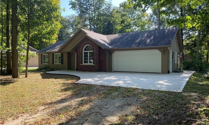 Point Clark House | This property is in pause until Dec 31, 2025