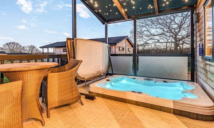 Saintbury Ski Chalet | This spacious lodge is perfect for a break away in the English countryside.