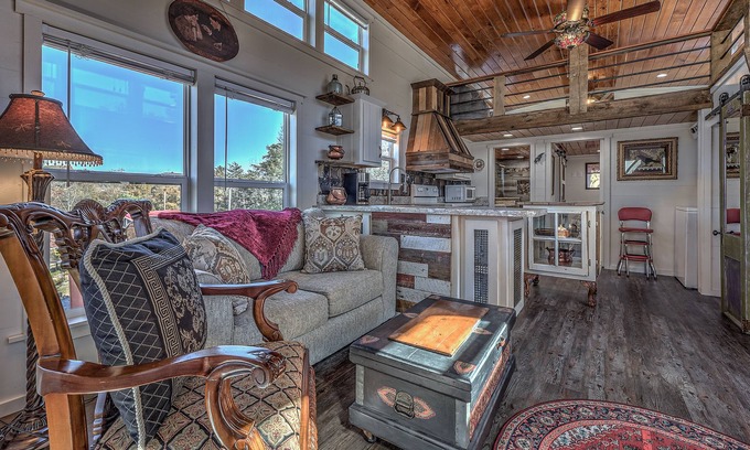 Young Harris Apartment | This tiny house is a 2 bedroom(s), 1 bathrooms, located in Young Harris, GA.
