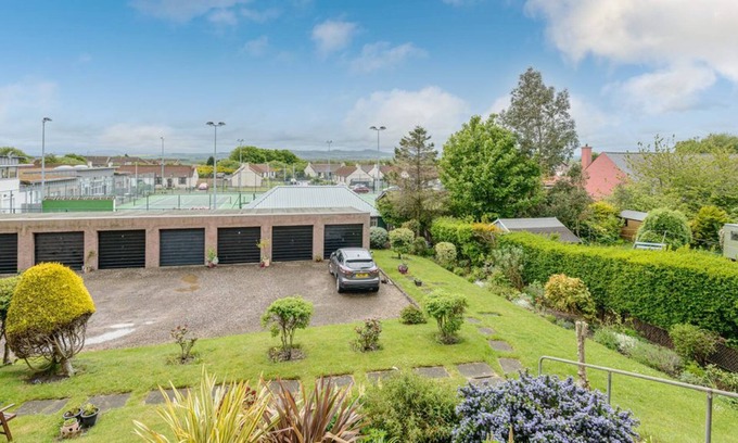 Gullane Apartment | Thistle Apartment Perfect for Golfers and Couples