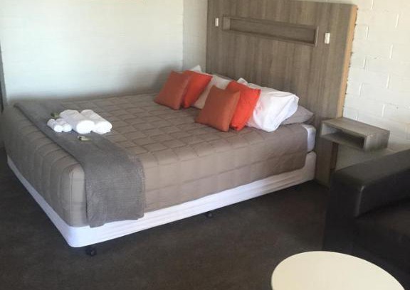 Tocumwal Hotel | Thomas Lodge Motel