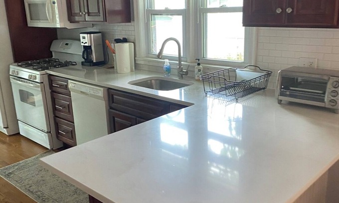 Navesink Cottage | Three bdrm Cottage, Work from home, walkable to DWTWN and Ferry