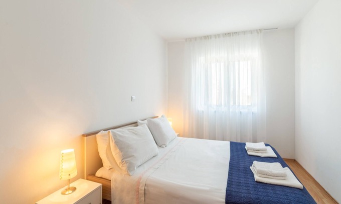 Lopar Apartment | Three bedroom apartment with balcony and sea view Lopar, Rab (A-14070-d)