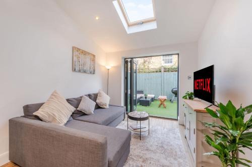 Battersea Apartment | Three-Bedroom Bliss in London Town