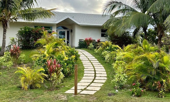 Governor's Harbour House | Three bedroom beach house on beautiful Double Bay beach