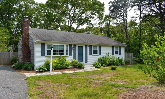 South Dennis House | Three bedroom home with central air conditioning