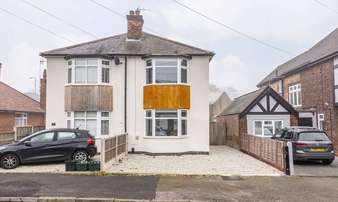 Mapperley House | Three- Bedroom villa. Close to the City Centre