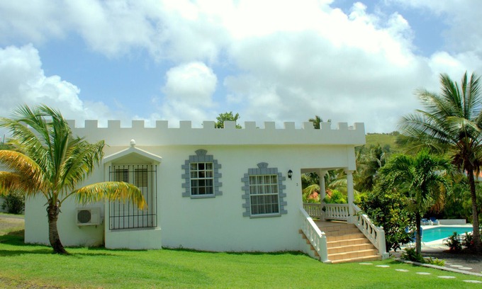 Savannes Villa | three bedroom villa with a pool in the garden, 5 mins from the beach