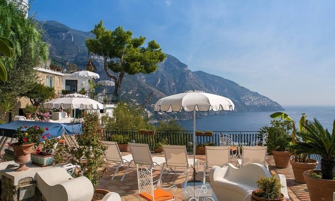 Positano Villa | Three private villas with pool next to eachother