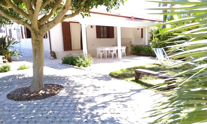 Defensola House | Three-room detached house 5 places 150 m from the sea and the beach, Vieste.