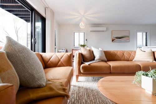 Launceston CBD House | Three-Story Haven City Views & Near Gorge