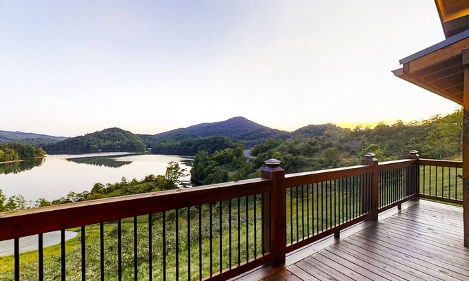 Tazewell Cabin | Three-story lake-view cabin with private hot tub, pool table, & AC