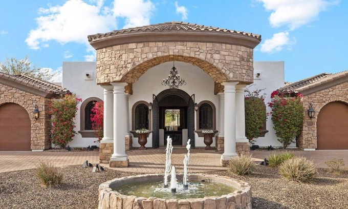 County Island Villa | Thunder Mountain Resort, Spacious 5 bedroom Villa near Airport, Scottsdale