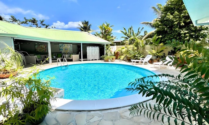 Punaauia House | Tiaki Guesthouse: 5min drive from the beach, Prime Location near Punaauia Center