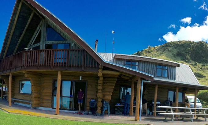 Gisborne Region Cabin | Tidal Waters Loglodge spectacular ocean views