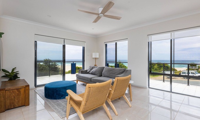Blueys Beach House | Tide at Blueys Beach - Dog Friendly Beachfront