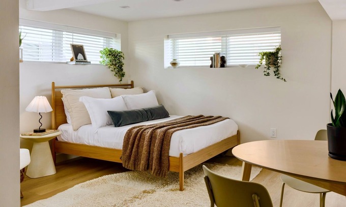 El Segundo Condo | Tide House - Unit E | Seaside Studio w/Parking