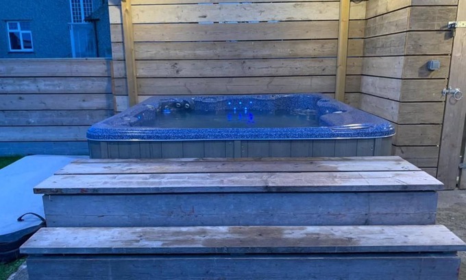 Trearddur Bay Cottage | Tideaway - a coastal that sleeps 4 guests in 2 bedrooms