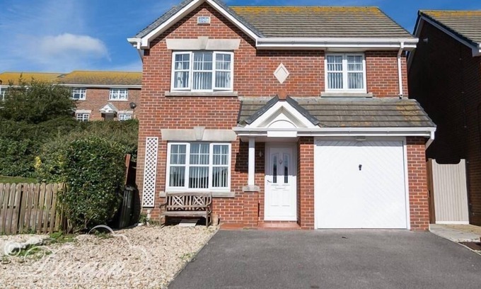 Wyke Regis Cottage | TIDES REACH, pet friendly, with a garden in Wyke Regis
