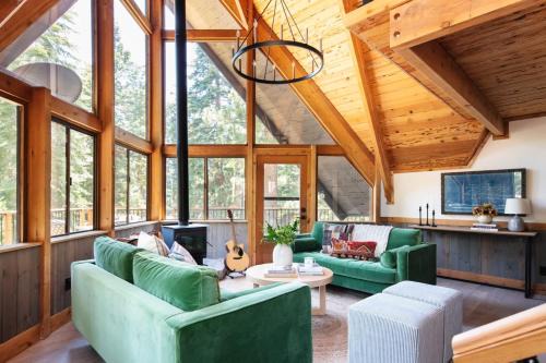 Carnelian Bay Ski Chalet | Timberline by AvantStay Stunning Chalet Cabin w Hot Tub Pool Table Home Theater