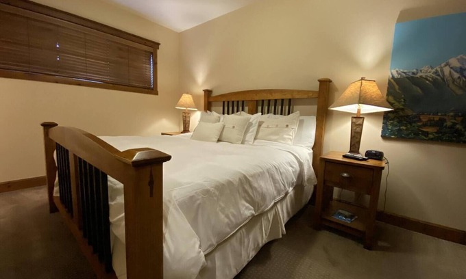East Kootenay Condo | TimberStone 6 - Golf - Ski - Hike - Chill - Private Hot Tub - Sleeps 6
