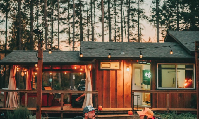 Grants Pass Cabin | Tiny Cabin in the Woods w/Hot Tub and Firepit