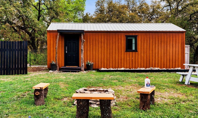 Kyle Cottage | Tiny Cottage - Hill Country