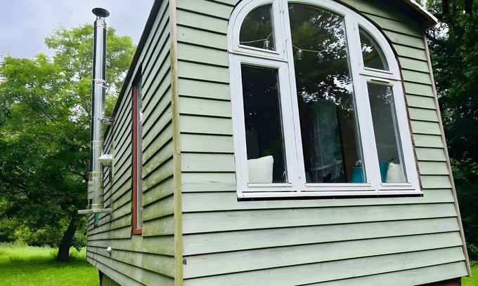 Marienfließ House | Tiny Home 'Bauwagen' with Shared Terrace and Shared Garden