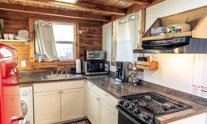 Draper House | ★Tiny Home★HotTub★Mountain Shadow★