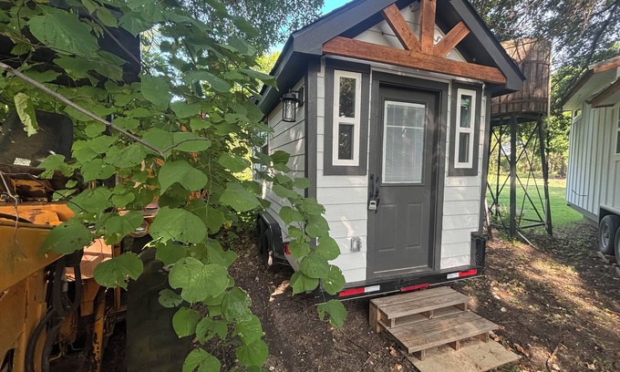 Azle Apartment | Tiny Home near Lake Weatherford and Dove Ridge Winery