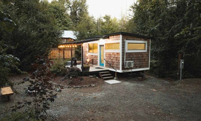 Lewis County House | Tiny Home w/Hot Tub-Fire Pit-AC