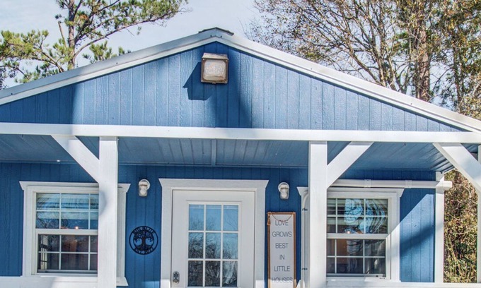 Brazoria Cottage | Tiny Homes on River w/dock, fire pit & game room