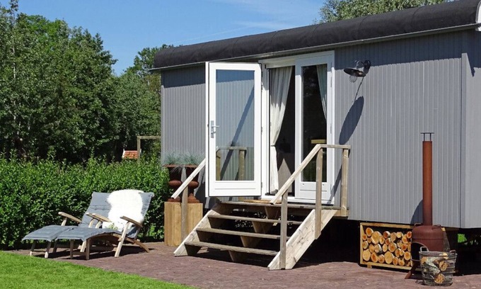 Haastrecht Cottage | Tiny house in a rural setting