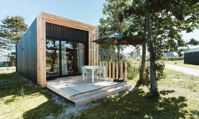 Ouddorp Ski Chalet | Tiny house where your dog is welcome as well!