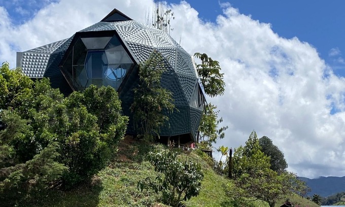 El Penol Cabin | Tiny Lake House
