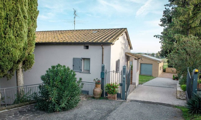Motina Other | Tipico casale di campagna con resede e parcheggio auto. Si accettano animali